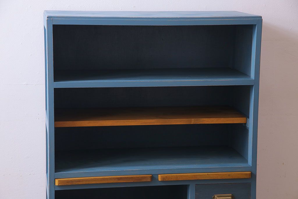 ペイント家具　モールガラス入り!作業台付きで使いやすい食器棚(戸棚、サイドボード、キッチンボード)