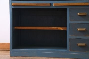 ペイント家具　モールガラス入り!作業台付きで使いやすい食器棚(戸棚、サイドボード、キッチンボード)