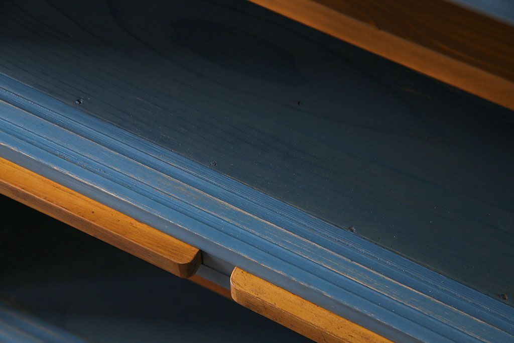 ペイント家具　モールガラス入り!作業台付きで使いやすい食器棚(戸棚、サイドボード、キッチンボード)