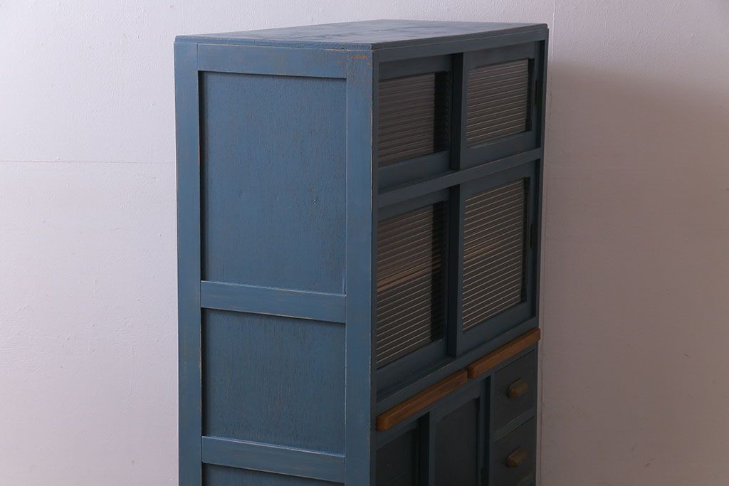 ペイント家具　モールガラス入り!作業台付きで使いやすい食器棚(戸棚、サイドボード、キッチンボード)