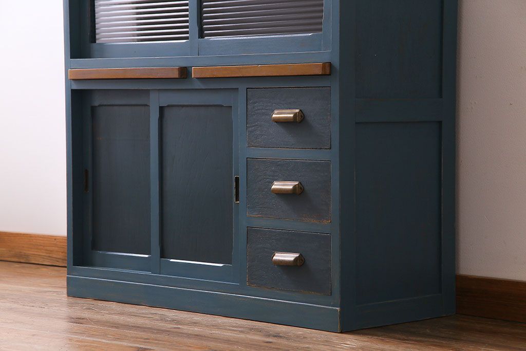 ペイント家具　モールガラス入り!作業台付きで使いやすい食器棚(戸棚、サイドボード、キッチンボード)