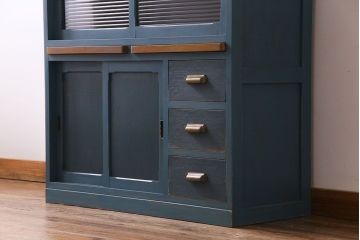 ペイント家具　モールガラス入り!作業台付きで使いやすい食器棚(戸棚、サイドボード、キッチンボード)