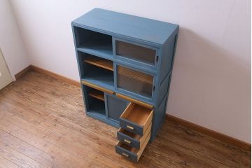 ペイント家具　モールガラス入り!作業台付きで使いやすい食器棚(戸棚、サイドボード、キッチンボード)