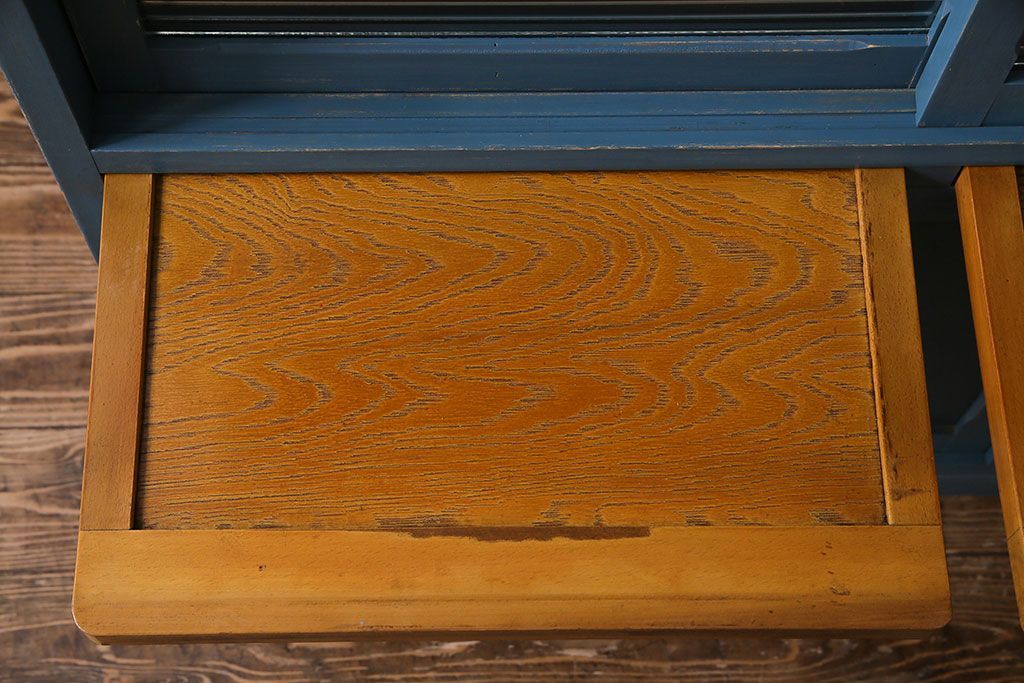 ペイント家具　モールガラス入り!作業台付きで使いやすい食器棚(戸棚、サイドボード、キッチンボード)