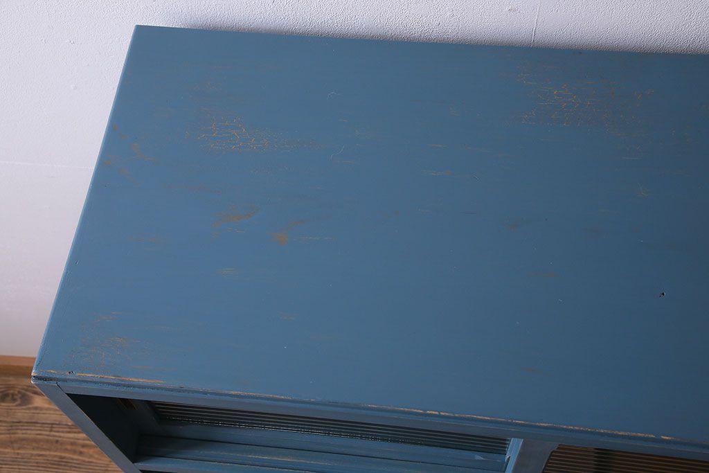 ペイント家具　モールガラス入り!作業台付きで使いやすい食器棚(戸棚、サイドボード、キッチンボード)