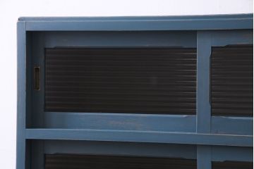 ペイント家具　モールガラス入り!作業台付きで使いやすい食器棚(戸棚、サイドボード、キッチンボード)