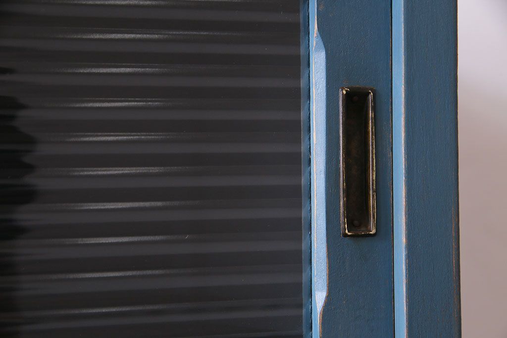 ペイント家具　モールガラス入り!作業台付きで使いやすい食器棚(戸棚、サイドボード、キッチンボード)