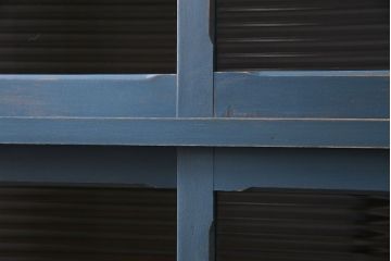 ペイント家具　モールガラス入り!作業台付きで使いやすい食器棚(戸棚、サイドボード、キッチンボード)