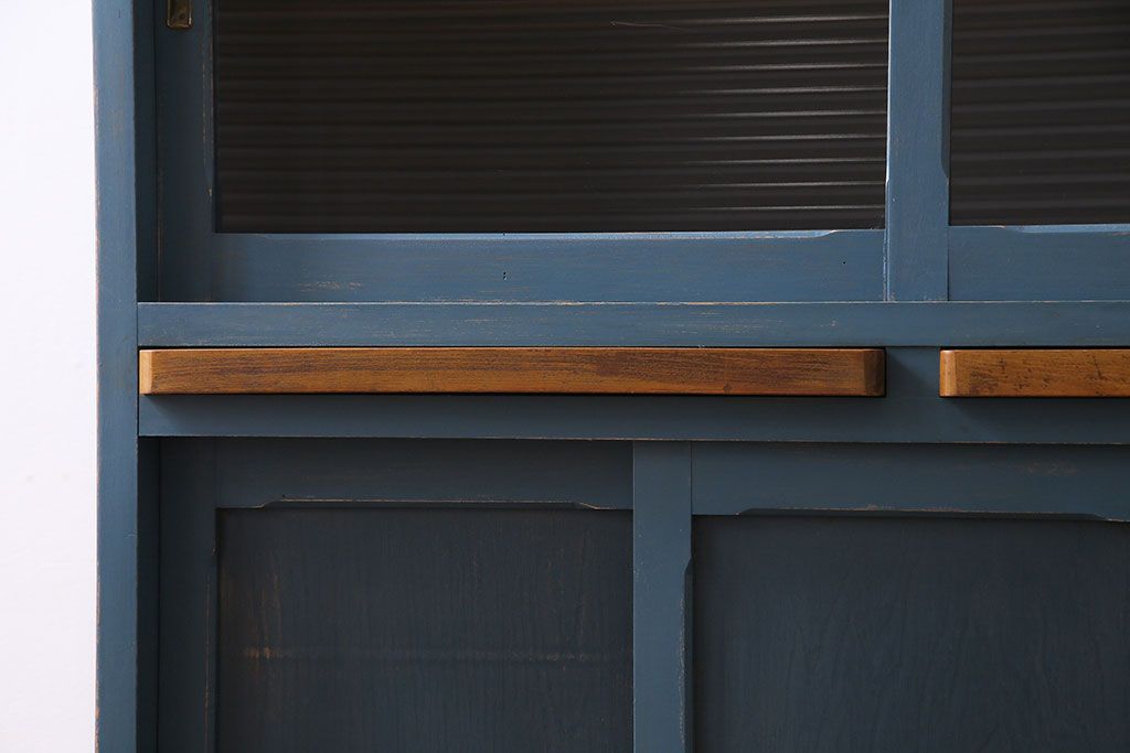 ペイント家具　モールガラス入り!作業台付きで使いやすい食器棚(戸棚、サイドボード、キッチンボード)