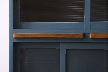 ペイント家具　モールガラス入り!作業台付きで使いやすい食器棚(戸棚、サイドボード、キッチンボード)