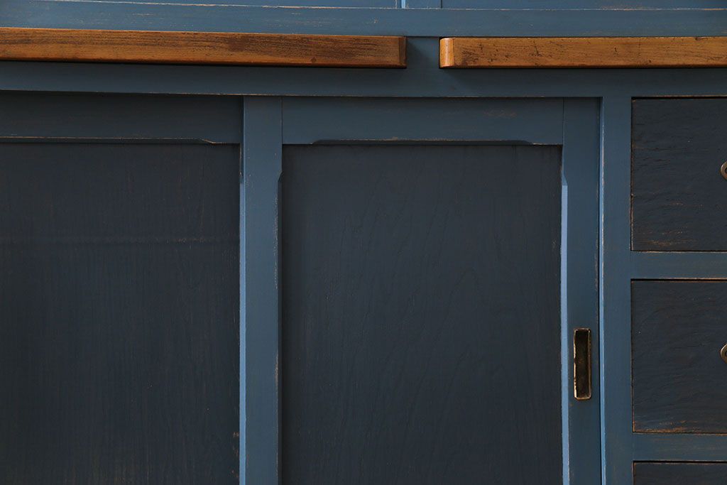 ペイント家具　モールガラス入り!作業台付きで使いやすい食器棚(戸棚、サイドボード、キッチンボード)