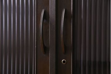 レトロ家具　昭和期　レトロで上品な雰囲気が漂う大型キャビネット(本箱、本棚、収納棚)