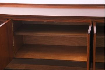 北欧ビンテージ家具　希少品!　バイカラーがおしゃれな特大サイズのサイドボード(リビングボード、キャビネット)