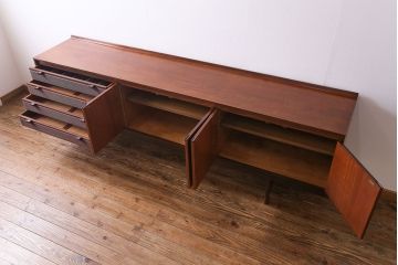 北欧ビンテージ家具　希少品!　バイカラーがおしゃれな特大サイズのサイドボード(リビングボード、キャビネット)