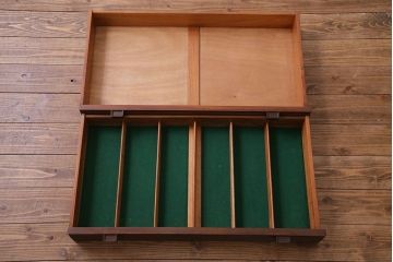 北欧ビンテージ家具　希少品!　バイカラーがおしゃれな特大サイズのサイドボード(リビングボード、キャビネット)