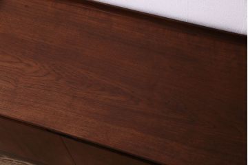 北欧ビンテージ家具　希少品!　バイカラーがおしゃれな特大サイズのサイドボード(リビングボード、キャビネット)