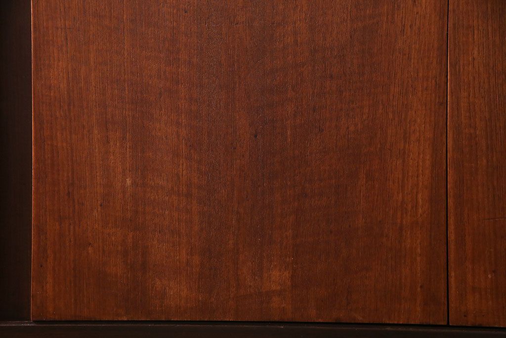 北欧ビンテージ家具　希少品!　バイカラーがおしゃれな特大サイズのサイドボード(リビングボード、キャビネット)