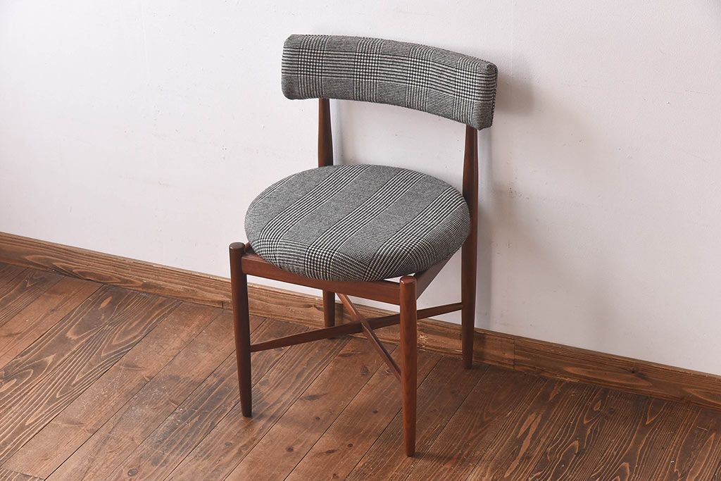 ヴィンテージ家具　北欧ビンテージ　G-PLAN(ジープラン)　Fresco(フレスコ)　グレンチェックのサーキュラーチェア(ダイニングチェア、椅子)(2)