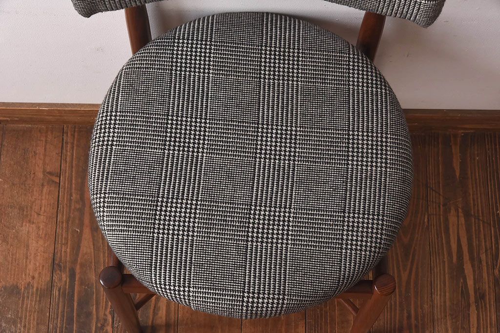 ヴィンテージ家具　北欧ビンテージ　G-PLAN(ジープラン)　Fresco(フレスコ)　グレンチェックのサーキュラーチェア(ダイニングチェア、椅子)(2)
