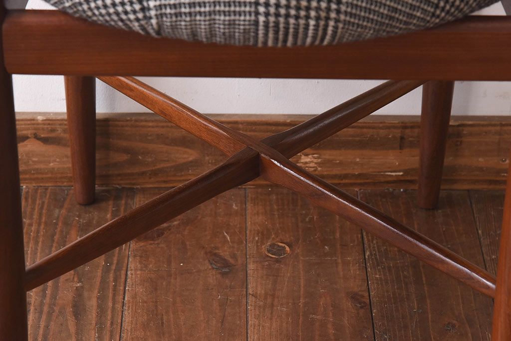 ヴィンテージ家具　北欧ビンテージ　G-PLAN(ジープラン)　Fresco(フレスコ)　グレンチェックのサーキュラーチェア(ダイニングチェア、椅子)(2)