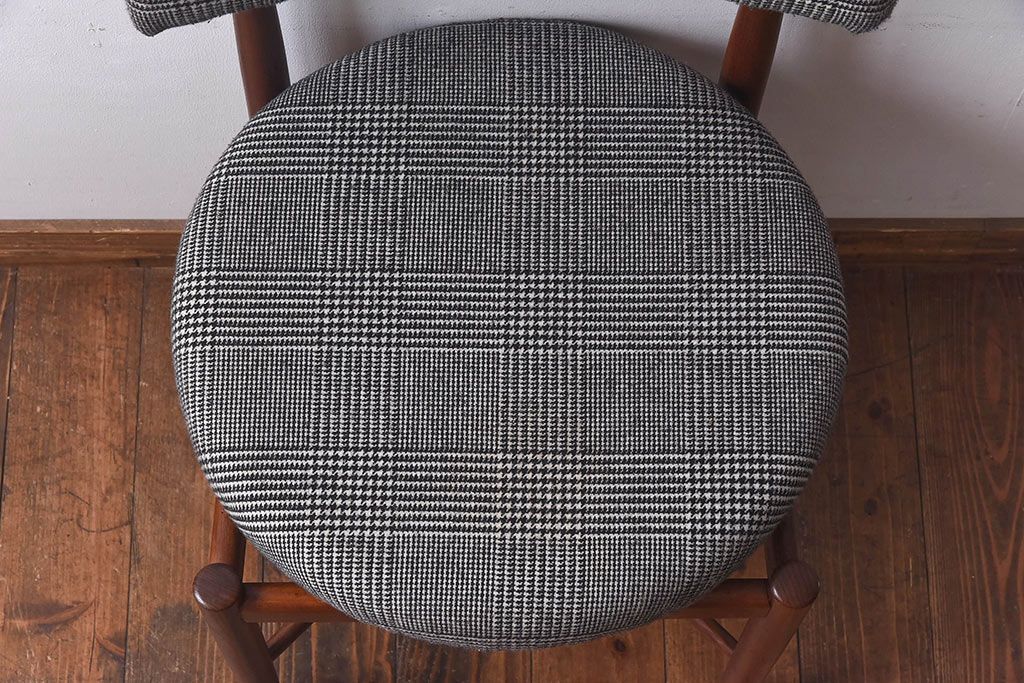 ヴィンテージ家具　北欧ビンテージ　G-PLAN(ジープラン)　Fresco(フレスコ)　おしゃれなダイニングチェア(サーキュラーチェア、椅子)(2)