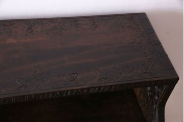 中古美品　伝統工芸　軽井沢彫り　繊細な彫りが豪華さを演出する棚付きチェスト(衣装箪笥、引き出し)