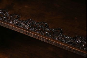 中古美品　伝統工芸　軽井沢彫り　繊細な彫りが豪華さを演出する棚付きチェスト(衣装箪笥、引き出し)
