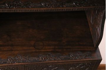 中古美品　伝統工芸　軽井沢彫り　繊細な彫りが豪華さを演出する棚付きチェスト(衣装箪笥、引き出し)