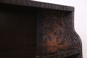 中古美品　伝統工芸　軽井沢彫り　繊細な彫りが豪華さを演出する棚付きチェスト(衣装箪笥、引き出し)