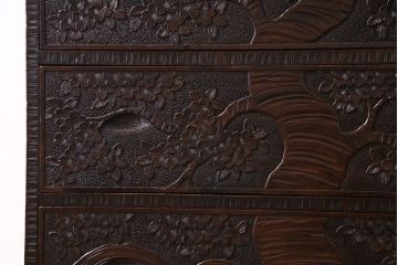 中古美品　伝統工芸　軽井沢彫り　繊細な彫りが豪華さを演出する棚付きチェスト(衣装箪笥、引き出し)