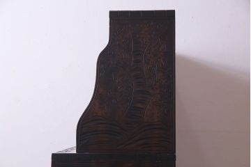 中古美品　伝統工芸　軽井沢彫り　繊細な彫りが豪華さを演出する棚付きチェスト(衣装箪笥、引き出し)