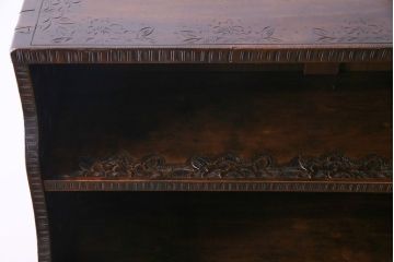 中古美品　伝統工芸　軽井沢彫り　繊細な彫りが豪華さを演出する棚付きチェスト(衣装箪笥、引き出し)