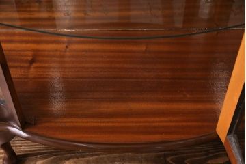 イギリス家具　チーク材　遊び心を感じる優雅な猫脚のガラスキャビネット(リキュールキャビネット、ガラスケース、飾り棚)