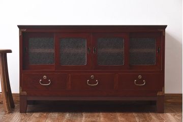 アンティーク家具　昭和中期　艶やかな漆塗りが目を惹く時代箪笥ローボード(戸棚、収納棚、リビングボード)