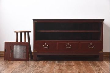 アンティーク家具　昭和中期　艶やかな漆塗りが目を惹く時代箪笥ローボード(戸棚、収納棚、リビングボード)