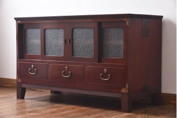 アンティーク家具　昭和中期　艶やかな漆塗りが目を惹く時代箪笥ローボード(戸棚、収納棚、リビングボード)