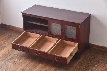 アンティーク家具　昭和中期　艶やかな漆塗りが目を惹く時代箪笥ローボード(戸棚、収納棚、リビングボード)