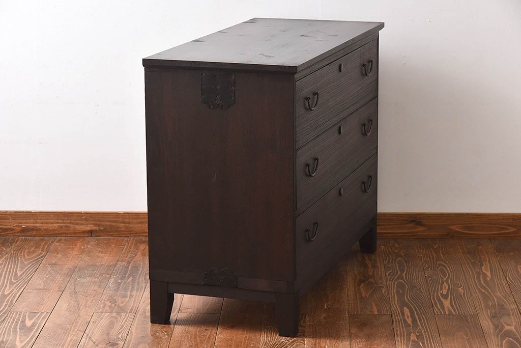 アンティーク家具　昭和中期　当時物の取っ手が愛らしい脚付箪笥ローチェスト(ローボード、衣装箪笥)(1)