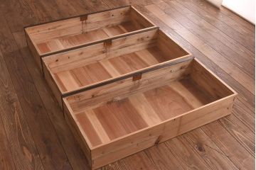 アンティーク家具　昭和中期　当時物の取っ手が愛らしい脚付箪笥ローチェスト(ローボード、衣装箪笥)(1)