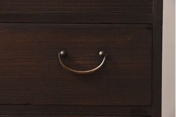 アンティーク家具　昭和中期　当時物の取っ手が愛らしい脚付箪笥ローチェスト(ローボード、衣装箪笥)(1)