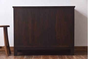 アンティーク家具　昭和中期　当時物の取っ手が愛らしい脚付箪笥ローチェスト(ローボード、衣装箪笥)(1)