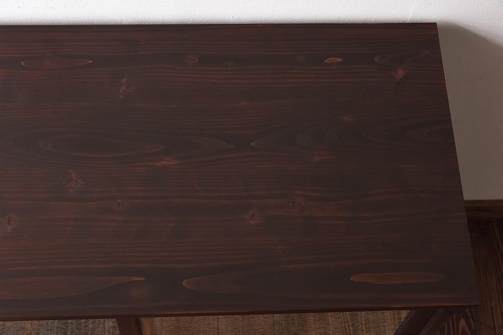 アンティーク家具　和製アンティーク　結霜ガラス入り!　立派な金具が目を惹く脚付き三国箪笥ローボード(時代箪笥、リビングボード、戸棚)