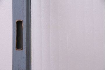 ペイント家具　チェッカーガラス入り!シャビーシックなガラス戸(窓、引き戸、建具)2枚組