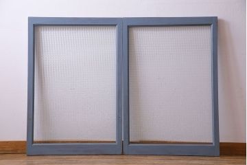 ペイント家具　チェッカーガラス入り!シャビーシックなガラス戸(窓、引き戸、建具)2枚組