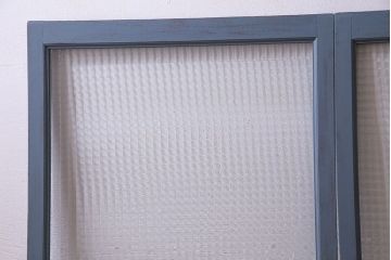 ペイント家具　チェッカーガラス入り!シャビーシックなガラス戸(窓、引き戸、建具)2枚組