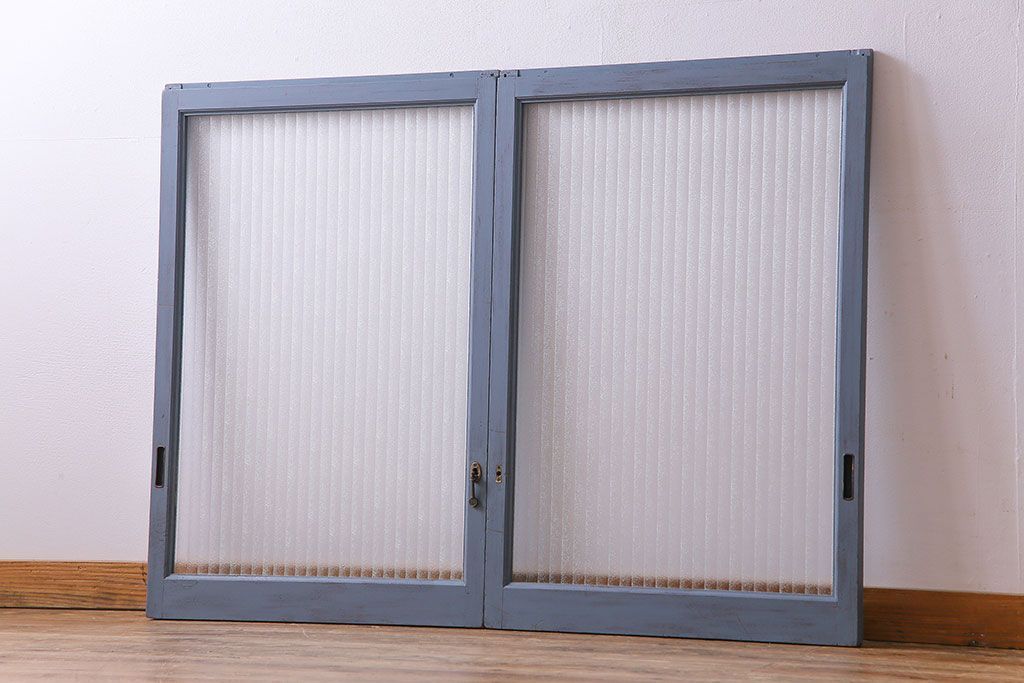 ペイント家具　チェッカーガラス入り!シャビーシックなガラス戸(窓、引き戸、建具)2枚組