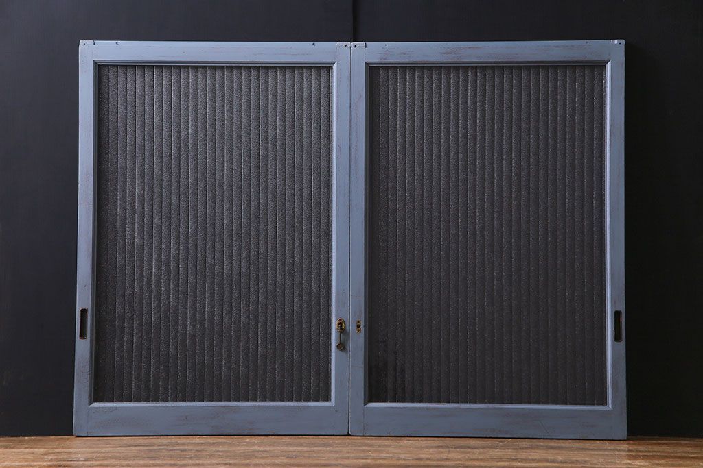 ペイント家具　チェッカーガラス入り!シャビーシックなガラス戸(窓、引き戸、建具)2枚組