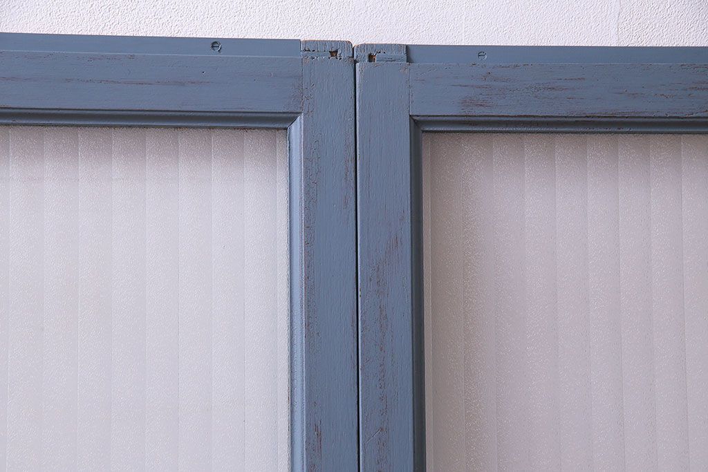 ペイント家具　チェッカーガラス入り!シャビーシックなガラス戸(窓、引き戸、建具)2枚組