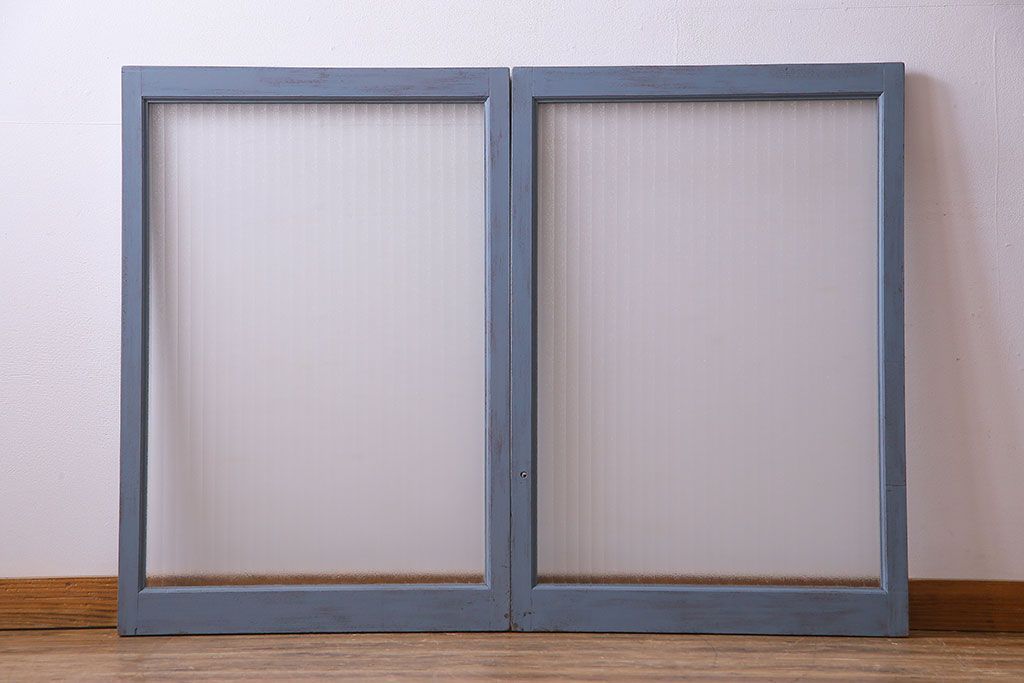 ペイント家具　チェッカーガラス入り!シャビーシックなガラス戸(窓、引き戸、建具)2枚組