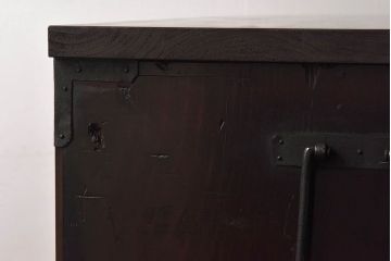 アンティーク家具　和製アンティーク　前面欅材　漆塗り 重厚な飾り金具の脚付き仙台箪笥ローボード(時代箪笥、引き出し、チェスト)